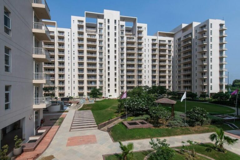 Vatika Sovereign Park